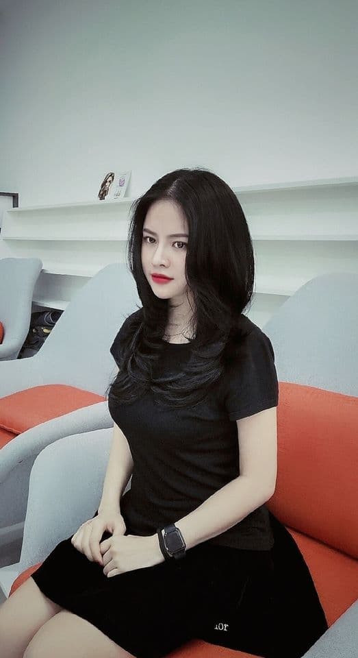 Khác hẳn với hình ảnh quê mùa trên phim, ngoài đời Quỳnh Đan là cô nàng có gu thời trang sành điệu, gợi cảm.