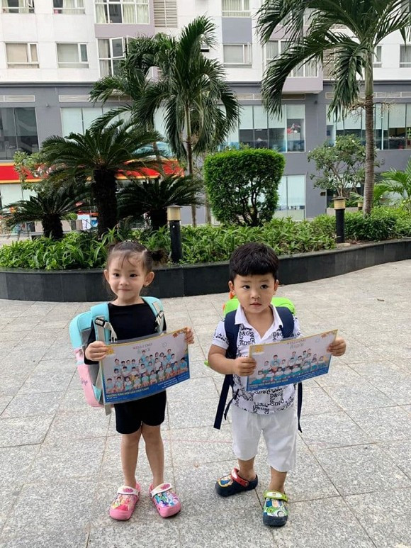 Hải Băng than thở: "Đi học được hơn 2 tuần rồi bắt đầu quen bạn quen cô thì lại nghỉ vì dịch chuẩn bị bùng phát".