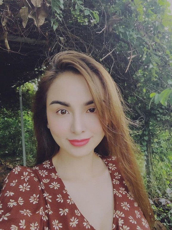 Hoa hậu Diễm Hương: "Em giận mà em không nói. Mặt em chỉ biết hờn dỗi thế thôi".