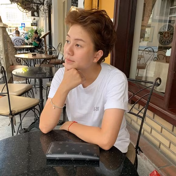 Bảo Hân "Về nhà đi con" dí dỏm: "Giống Việt kiều chưa nè".