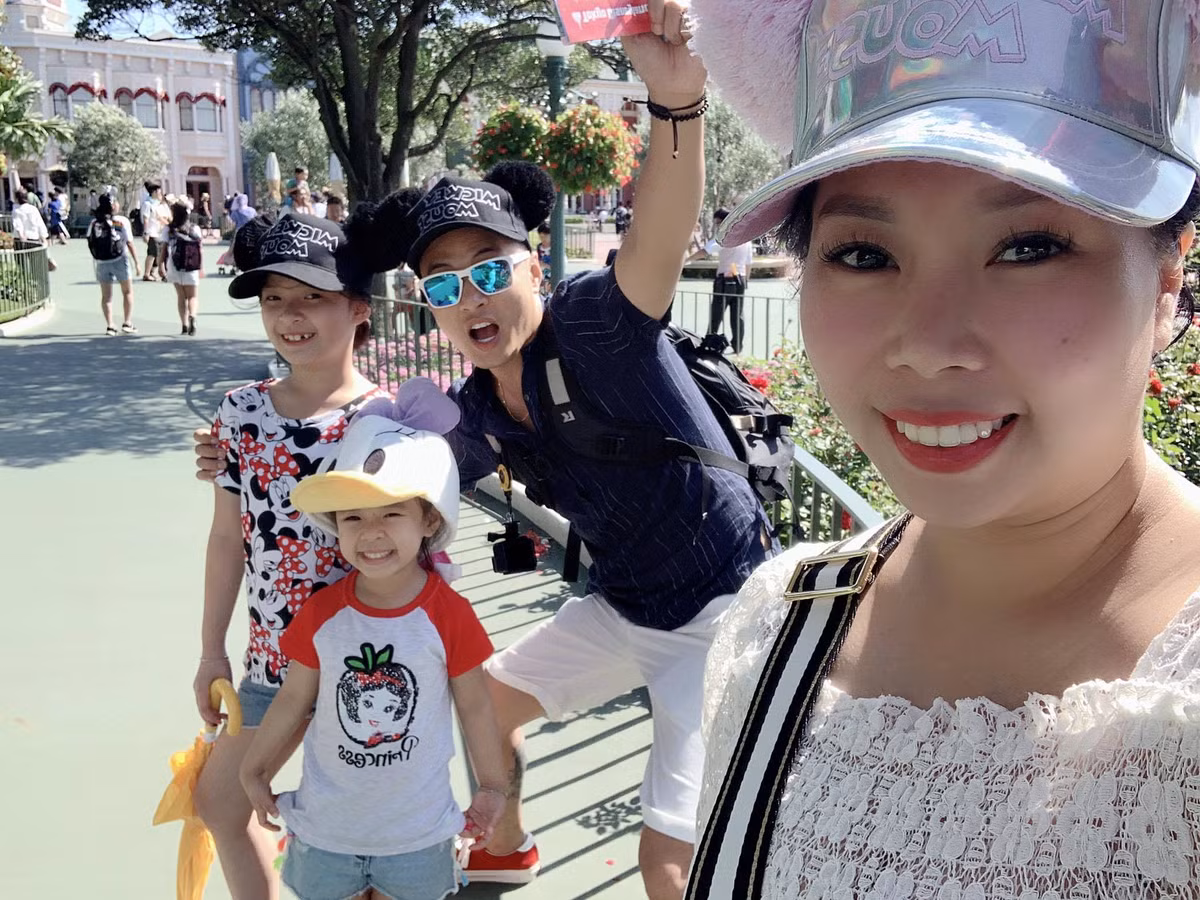 "Cảm giác thích vào bếp để nấu những bữa cơm cho chồng con khiến tôi hạnh phúc. Và với anh Đăng chỉ cần tôi nấu thôi đã thấy ngon rồi. Anh ấy đặc biệt rất thích ăn cơm nhà, thích quây quần", vợ Hồng Đăng chia sẻ.