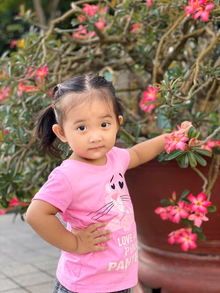 Ở cô bé lúc nào cũng toát lên sự nhanh nhẹn, đáng yêu.