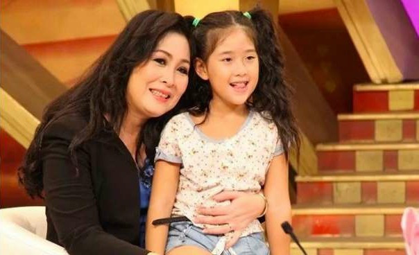 Không ít lần, chị phải “cân não” trong những cuộc tranh luận với bé, nhằm giúp con hiểu rõ vấn đề.