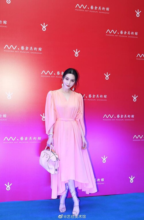 Trông tổng thể, nàng đại hoa vô cùng quyến rũ nhưng cũng không kém phần ngọt ngào.