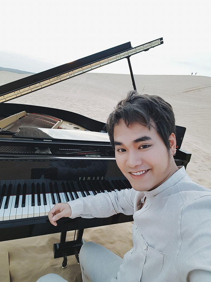 Năm 2016, Khắc Hưng cùng ca sĩ Nguyễn Trần Trung Quân và 2 nhạc sĩ, nhà sản xuất Đỗ Hiếu và Hoàng Touliver tham gia chương trình Khởi đầu ước mơ - Dream High. Ở chương trình này, thí sinh Phạm Anh Duy của đội Khắc Hưng đoạt ngôi vị quán quân.