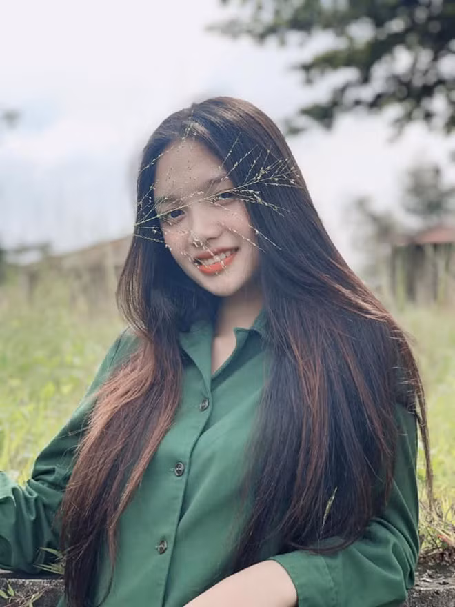 Lựa chọn Đại học Sân khấu Điện ảnh, Đan Phượng không nhận được sự ủng hộ từ gia đình. "Nhiều người nghĩ rằng theo nghệ thuật tốn kém, gia đình tôi lại không có điều kiện. Nhưng thực chất tôi nghĩ mình có thể điều khiển được việc này. Nghệ thuật là đam mê, là con đường giúp tôi có cơ hội phát triển bản thân, kiếm tiền để giúp đỡ bố mẹ", cô bày tỏ.