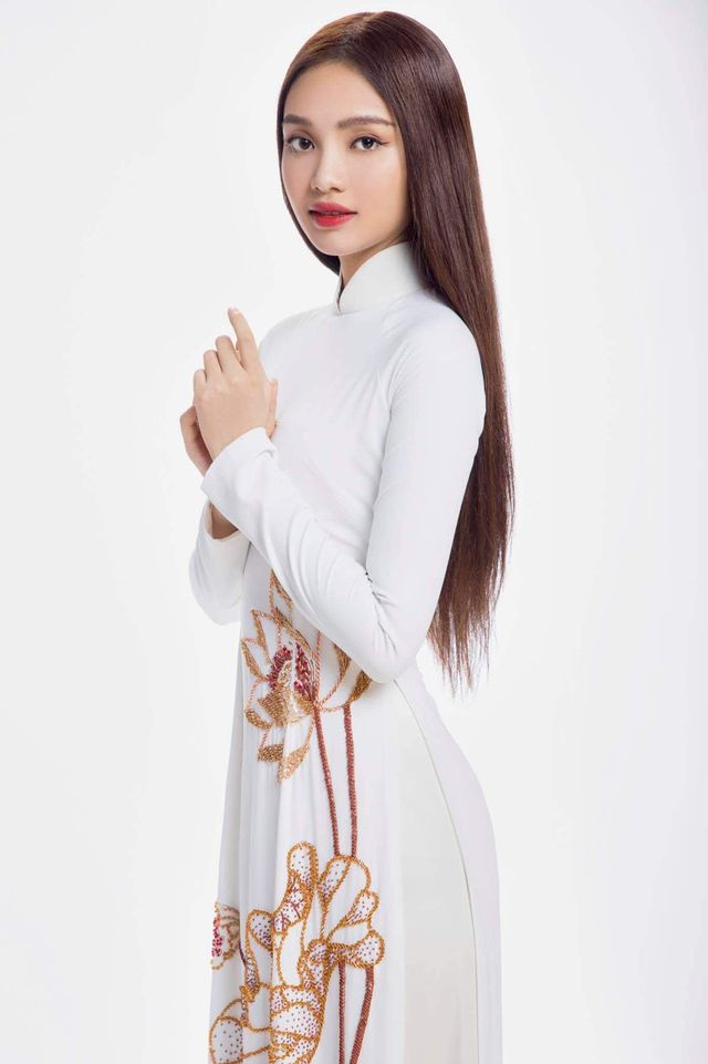 Đan Phượng là sinh viên Đại học Sân khấu Điện ảnh TP.HCM. Trước khi đến với Hoa hậu Việt Nam 2020, cô kể trải qua quãng thời gian khó khăn vì bị gia đình giục cưới năm 17 tuổi.