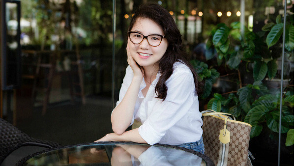 Cô cũng không quá tiếc nuối hào quang showbiz. Tâm sự với VietNamNet, Ngô Quỳnh Anh nói: "Đương nhiên sẽ có những quyết định sẽ khó khăn trong đời phải trải qua. Song đến chừng này tuổi tôi nghĩ mình cũng đủ trưởng thành để biết cần gì và phải làm gì. Trong suy nghĩ của mình giờ đây, tôi không bận lòng hay phải nghĩ thế này thế kia...Chỉ đôi khi nhớ sân khấu, nhớ cảm giác thích hát và được hát như ngày xưa".