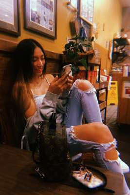 Cô cũng theo đuổi phong cách thời trang năng động, khỏe khoắn nhưng cũng không kém phần gợi cảm.