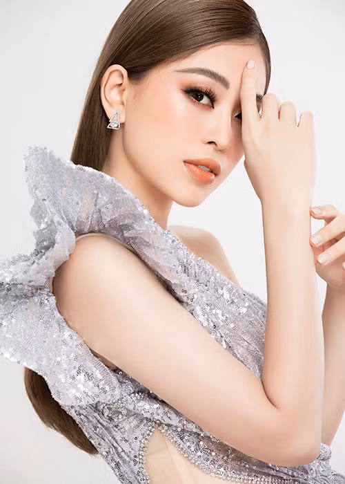 Trong một năm rưỡi ở vị trí á hậu 1, Phương Nga chuyên cần học tập và thử sức ở nhiều lĩnh vực khác như tham gia gameshow, diễn xuất.