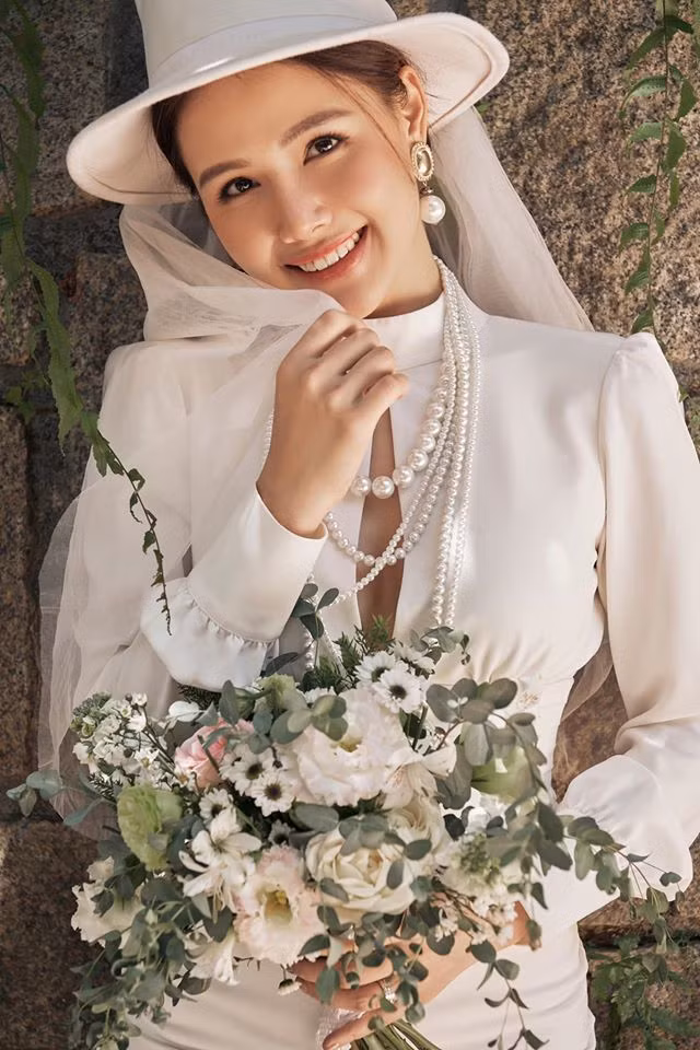 Cũng giống như trong ngày cưới, cô dâu Phanh Lee đẹp mê mẩn trong từng bức hình.