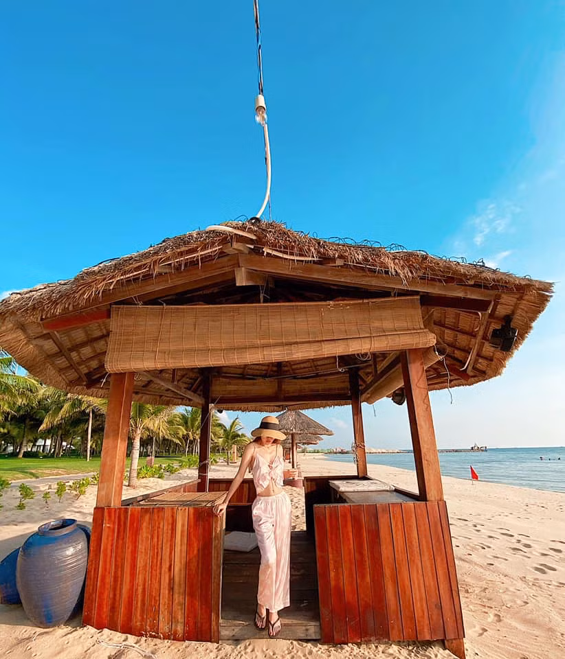 Nữ người mẫu thường xuyên khoe cuộc sống dư dả, ở trong căn hộ cao cấp trị giá hơn 8 tỷ, mua sắm hàng hiệu. Cô còn có những chuyến du lịch, nghỉ dưỡng sang chảnh.