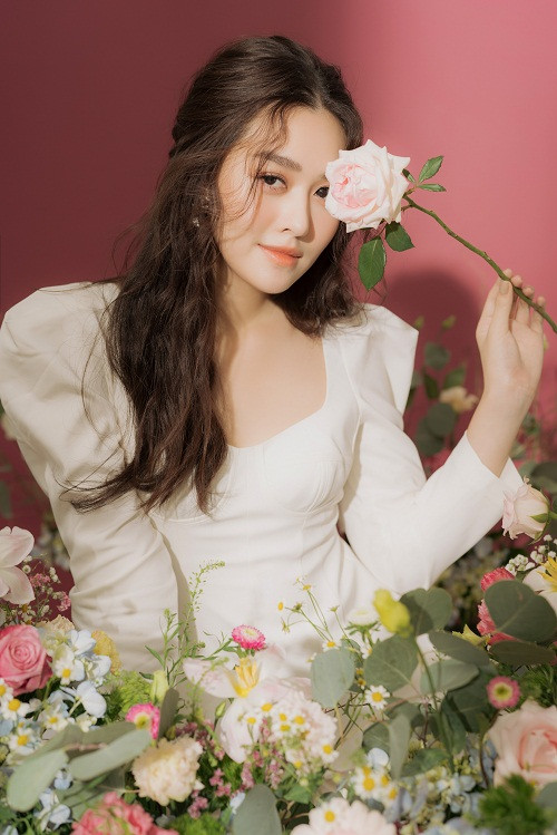 Với kinh nghiệm và thành tích Top 8 Miss International 2019, cùng với gương mặt khả ái, thanh lịch, Tường San được kỳ vọng tiếp tục tham gia đấu trường nhan sắc quốc tế trong năm nay.