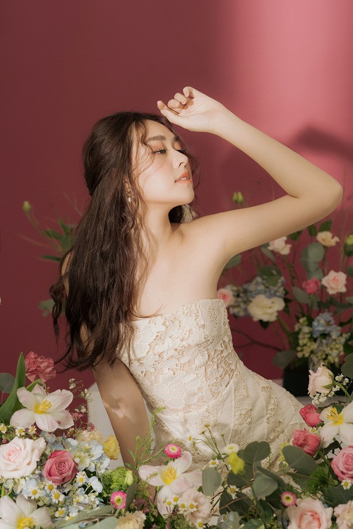 Ngoài làm mẫu ảnh, Tường San còn sở hữu một kênh Youtube về làm đẹp và du lịch.