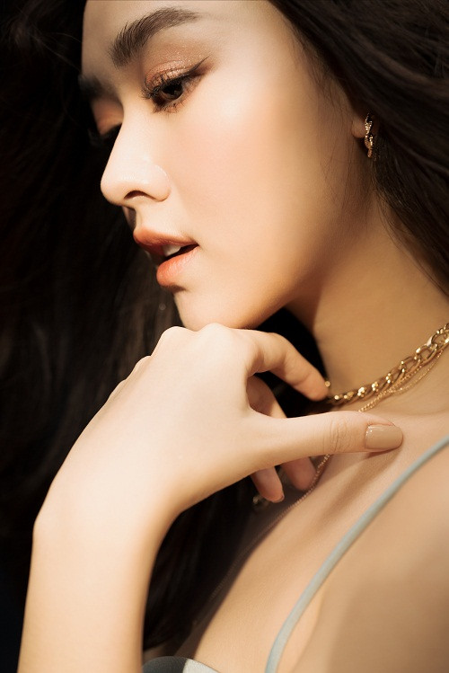 Mới đây, để đón chào tuổi 20 của mình, Á hậu Tường San thực hiện bộ ảnh khẳng định nhan sắc và gu thời trang thanh lịch, tinh tế.