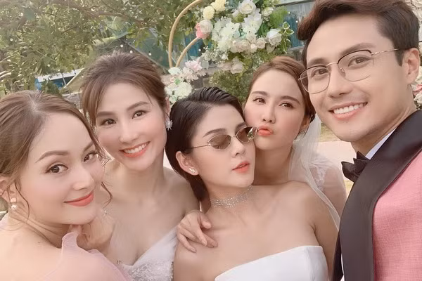 Lan Phuong ke hau truong vai quan chung trong 