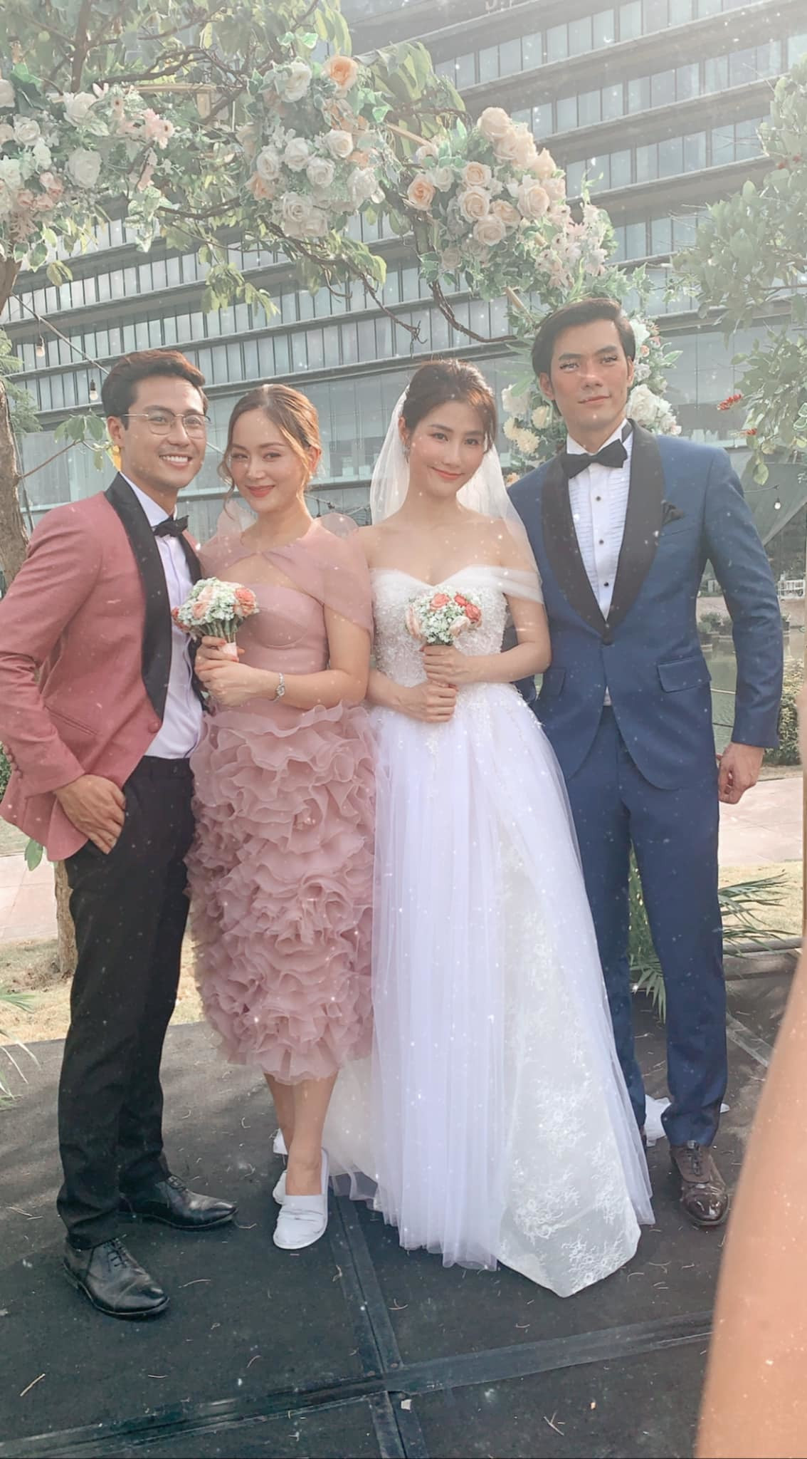 Lan Phuong ke hau truong vai quan chung trong 