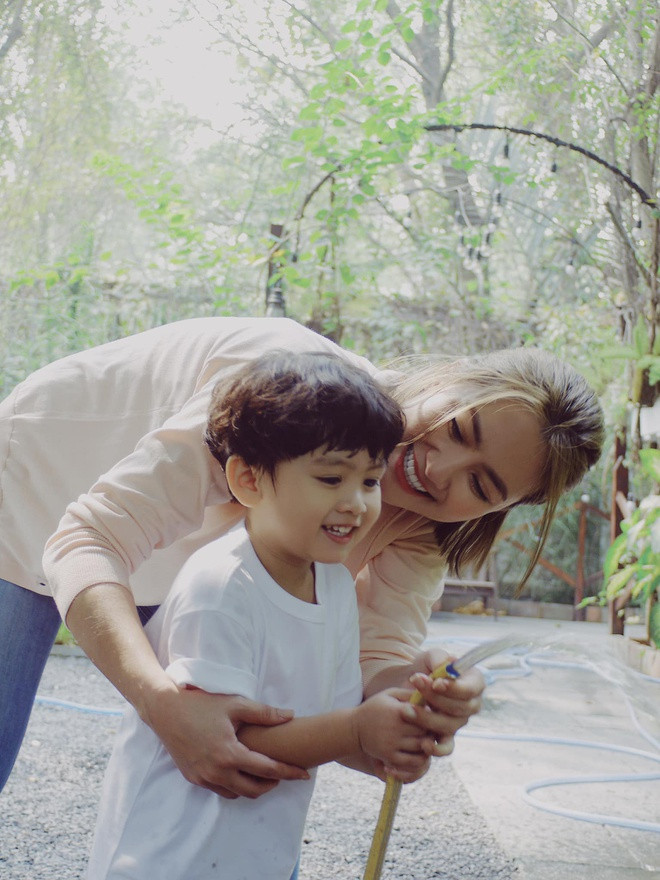 Ngoc Lan len con dau du doi, nhap vien luc nua dem-Hinh-3