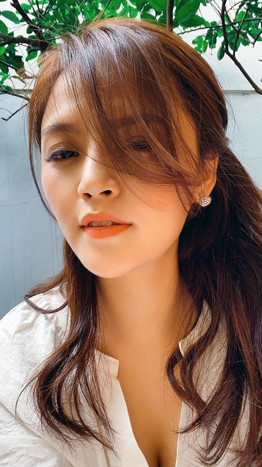 Thu Quỳnh vốn kín tiếng chuyện tình cảm, song mới đây, một số khoảnh khắc hạnh phúc của cô và bạn trai được chia sẻ trên mạng, khiến khán giả chú ý.