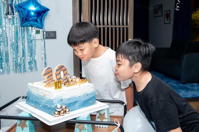 Subeo đang theo học tại một trường quốc tế nổi tiếng ở TP.HCM. Theo công bố của trường trên trang web chính thức, mức học phí dành cho học sinh như Subeo là hơn 550 triệu đồng mỗi năm. Tiền học phí cũng tăng dần theo từng lớp học.