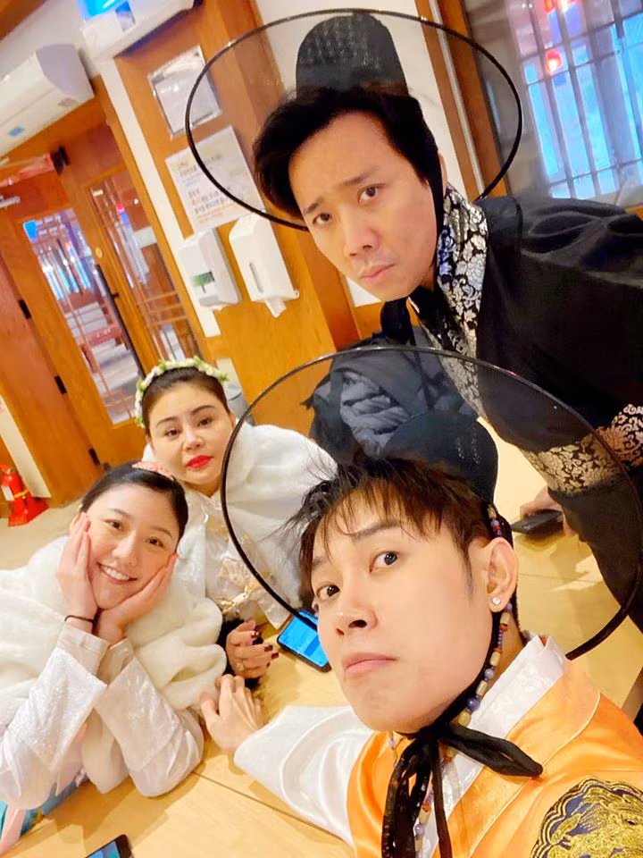 Trúc Nhân cũng chia sẻ hình ảnh nhí nhố, dìm hàng các nghệ sĩ.