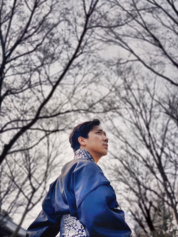 Ngoài hình ảnh "siêu lầy", Trấn Thành được khen nức nở với hình ảnh đẹp trai như nam thần trong trang phục truyền thống của Hàn Quốc.