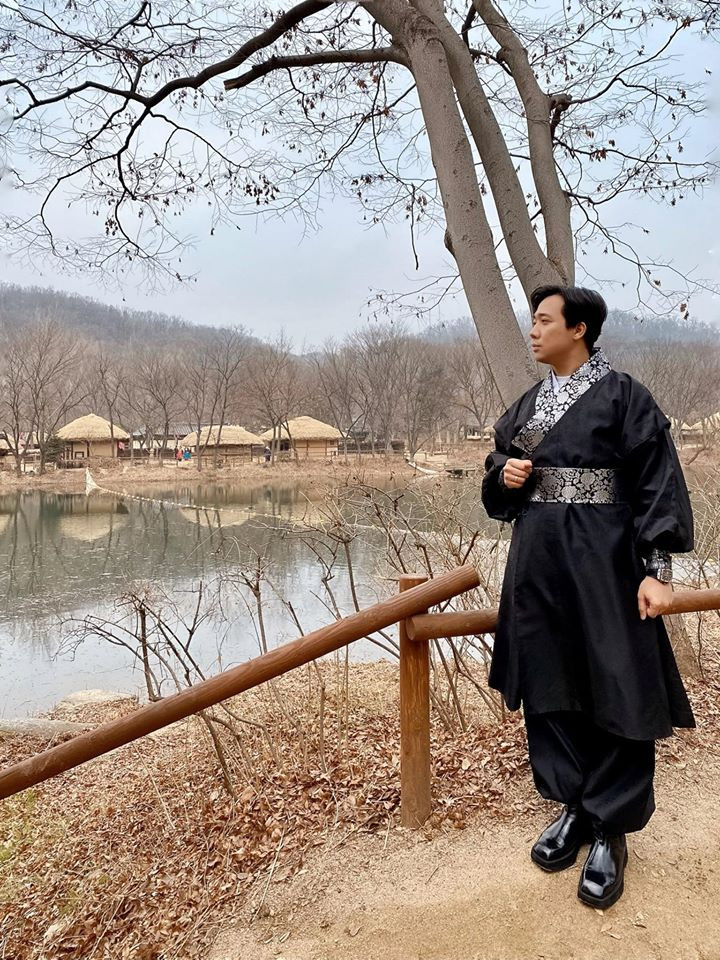 Nhiều fan để lại bình luận tấm tắc khen thần thái của Trấn Thành.