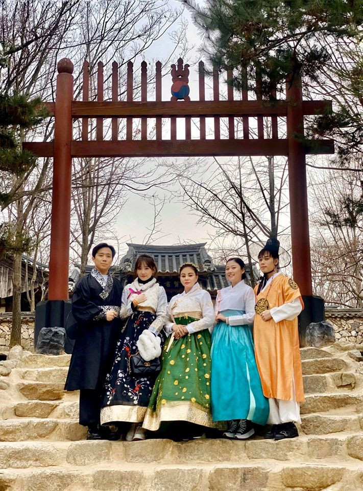 Chet cuoi anh lay loi cua Tran Thanh va dan sao “Bo gia” o Han