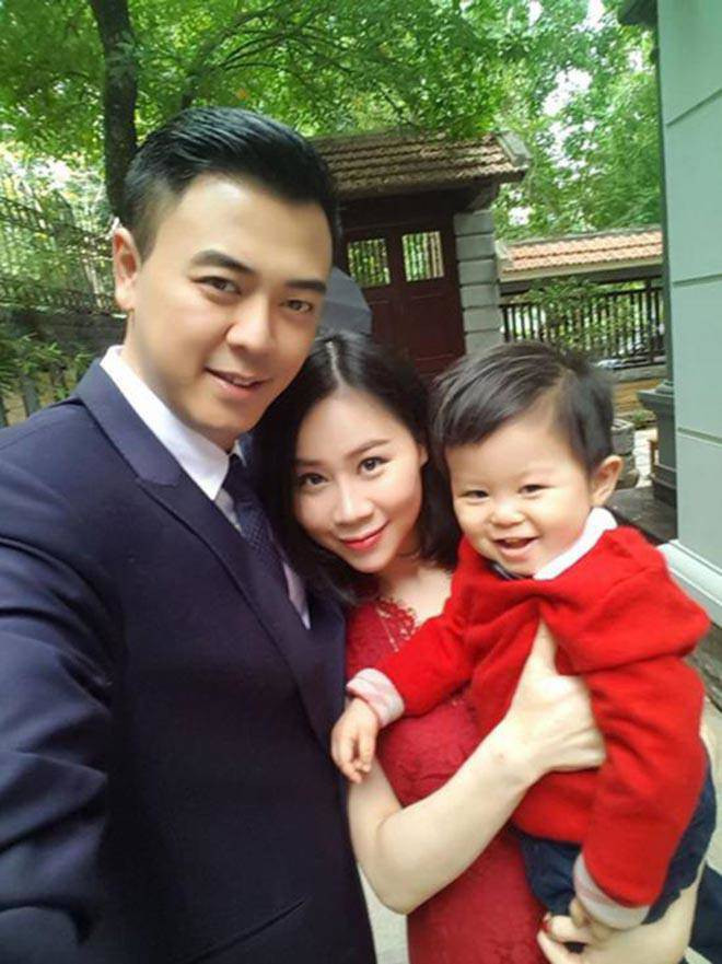 Nhiều năm làm dâu, Thanh Huyền luôn nhận được sự yêu mến của gia đình nhà chồng vì rất biết cách vun vén tổ ấm. Ca sĩ Phan Anh (anh trai Tuấn Tú) từng hết lời khen ngợi em dâu: "Tôi rất ưng em dâu. Cô ấy có văn hóa, gia đình nền nếp và chăm lo rất tốt cho Tuấn Tú".