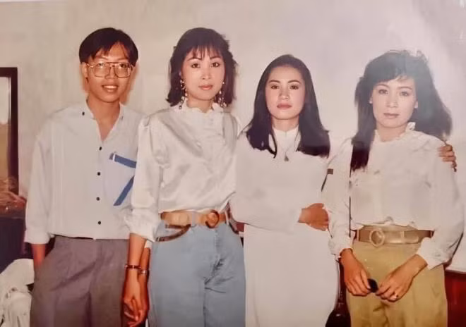 NSND Hồng Vân là diễn viên duy nhất có thể kết hợp ăn ý với cả hai nghệ sĩ hài nổi tiếng bậc nhất hai miền Nam - Bắc là Xuân Hinh và Hoài Linh.