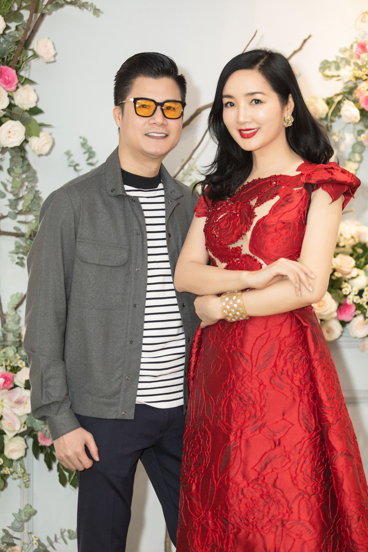 Người đẹp hội ngộ ca sĩ Quang Dũng.