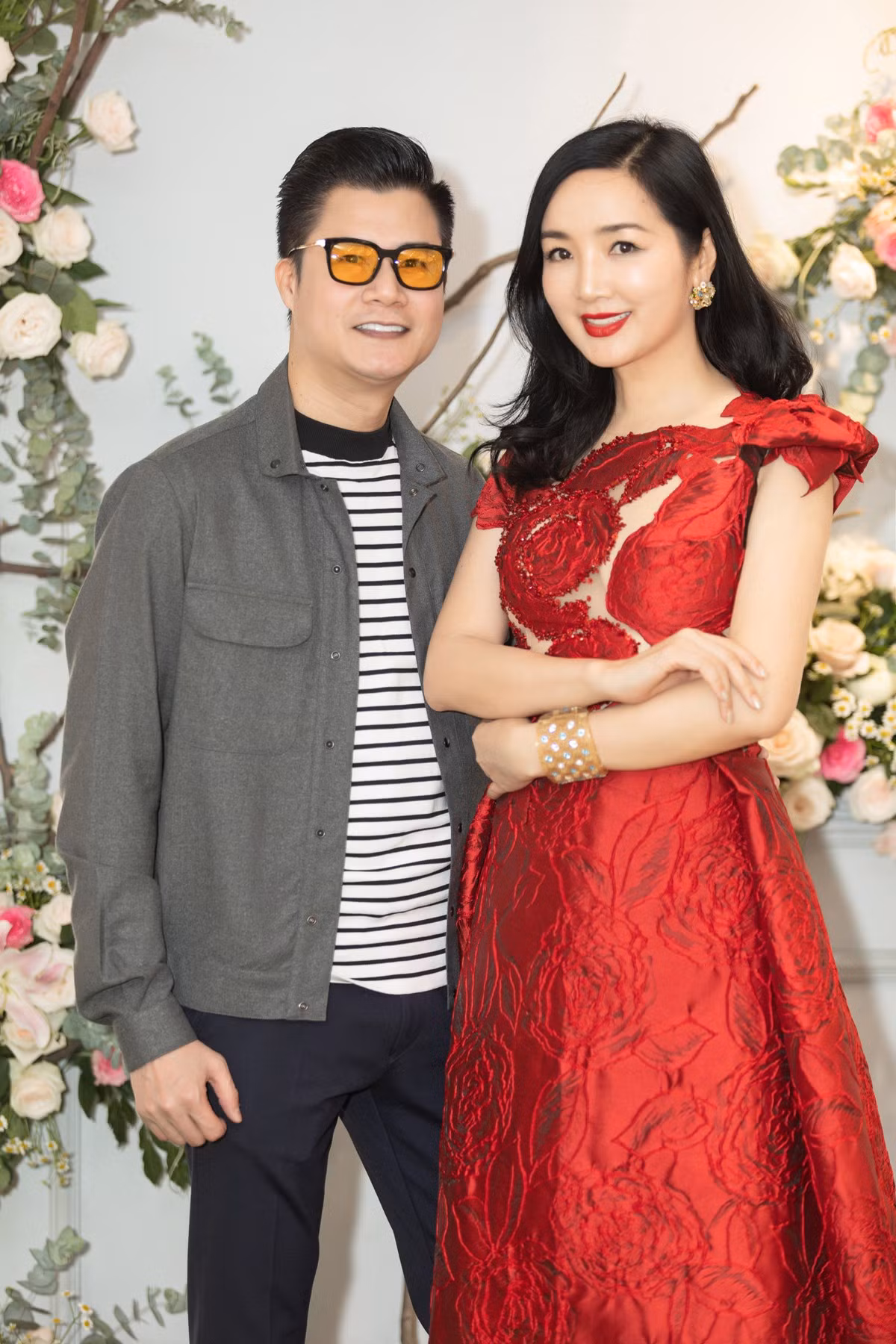 Người đẹp hội ngộ ca sĩ Quang Dũng.