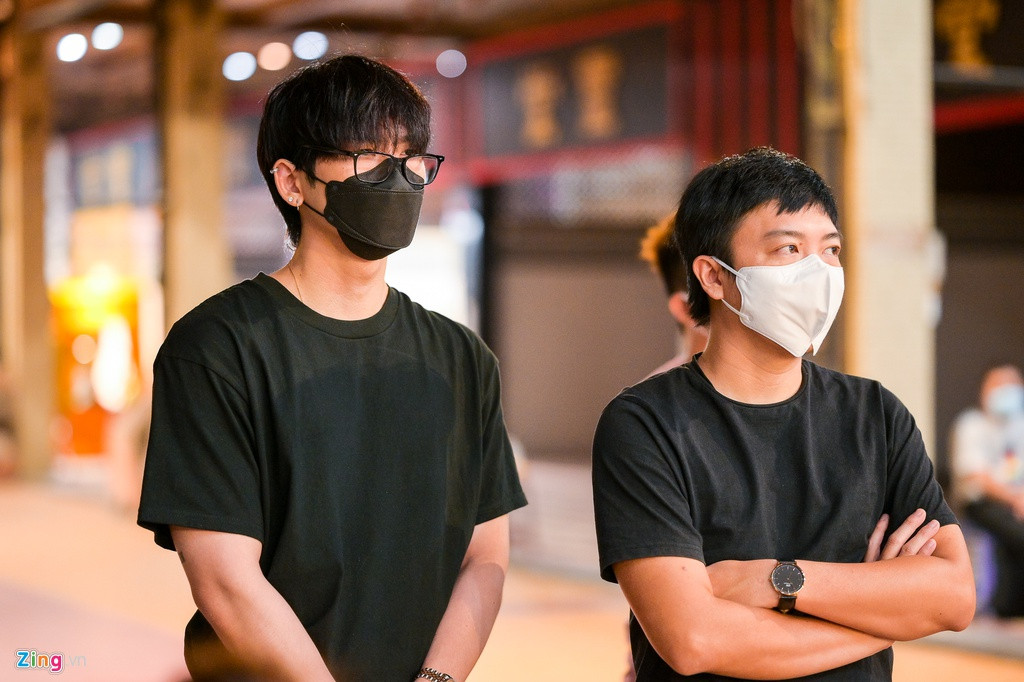 Tuấn Trần đến tiễn biệt Mai Phương cùng một đồng nghiệp. Trước khi qua đời, nữ diễn viên đóng một vai nhỏ trong web drama Thần chết tập sự, do Tuấn Trần sản xuất. Anh cho biết rất yêu mến và nể trọng thái độ làm việc chuyên nghiệp, tinh thần lạc quan của đàn chị.