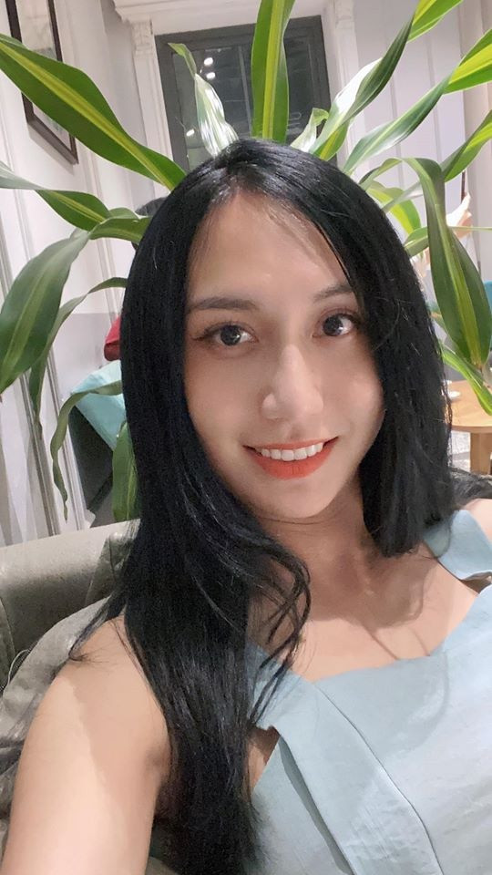 Có thể thấy sau khi nối tóc cũng như trang điểm kĩ càng, Lynk Lee không hề thua kém bất kì mỹ nhân nào. Nhiều người còn nhận xét rằng, Lynk Lee xinh hơn rất nhiều “gái thẳng” khác bởi nếu zoom cận mặt thì những đường nét trên khuôn mặt đều khá hài hoà và hoàn hảo và không có khuyết điểm nào.