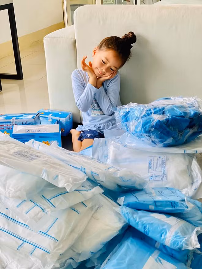 MC Dai Nghia quyen gop 147 tan gao cho dan ngheo giua dich COVID-19-Hinh-6