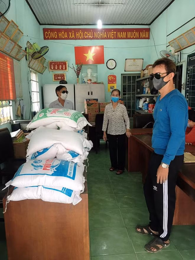 MC Dai Nghia quyen gop 147 tan gao cho dan ngheo giua dich COVID-19-Hinh-3