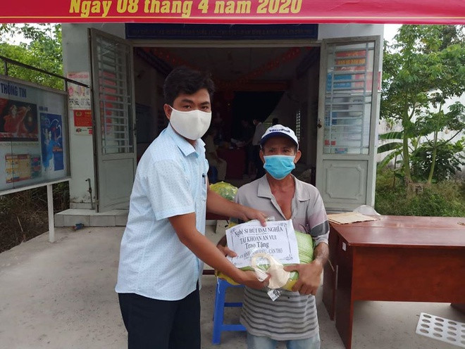 MC Dai Nghia quyen gop 147 tan gao cho dan ngheo giua dich COVID-19-Hinh-2