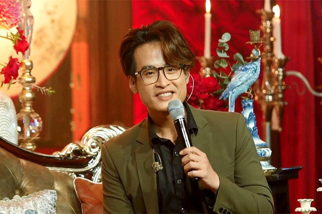 Cụ thể Hà Anh Tuấn hào hứng chia sẻ: “Ngày hôm qua gặp Hà trong phòng tập mà Tuấn “hết hồn”. Tuấn có đọc báo nhưng không nghĩ nó to đến thế. Cái này Tuấn đâu nói dối được. Vào đầu tiên là Tuấn nhìn xuống và… Oh my god”. Nam ca sĩ thông tin thêm: “Ngày hôm qua Tuấn nhắn, Hà hạnh phúc quá, Hà giỏi quá, không những một mà còn hai”. Dù Hà Hồ liên tục muốn cắt ngang chia sẻ của đồng nghiệp, nhưng anh cho rằng đây là chuyện vui nên không có gì phải giấu.