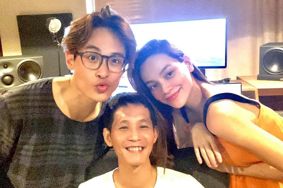 Suốt thời gian qua, dù bầu bí nặng nề nhưng Hồ Ngọc Hà vẫn làm việc chăm chỉ khi liên tục xuất hiện để giới thiệu dự án âm nhạc mới và thường xuyên livestream tương tác với người hâm mộ. Thậm chí, cô không ngại bế bầu thu âm đến tận khuya, xuống hồ chụp ảnh hay làm 4 minishow để được hát với người hâm mộ. "Nghĩ lại thấy mình cũng thật vất vả, thế nhưng điều mình có được lại lớn lao vô cùng: từ tình cảm của anh chị em trong nghề, êkíp đến khán giả", Hồ Ngọc Hà bày tỏ.