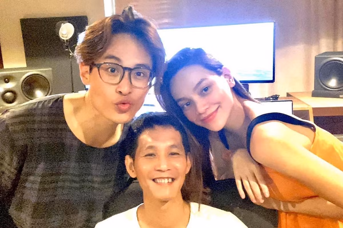 Suốt thời gian qua, dù bầu bí nặng nề nhưng Hồ Ngọc Hà vẫn làm việc chăm chỉ khi liên tục xuất hiện để giới thiệu dự án âm nhạc mới và thường xuyên livestream tương tác với người hâm mộ. Thậm chí, cô không ngại bế bầu thu âm đến tận khuya, xuống hồ chụp ảnh hay làm 4 minishow để được hát với người hâm mộ. "Nghĩ lại thấy mình cũng thật vất vả, thế nhưng điều mình có được lại lớn lao vô cùng: từ tình cảm của anh chị em trong nghề, êkíp đến khán giả", Hồ Ngọc Hà bày tỏ.