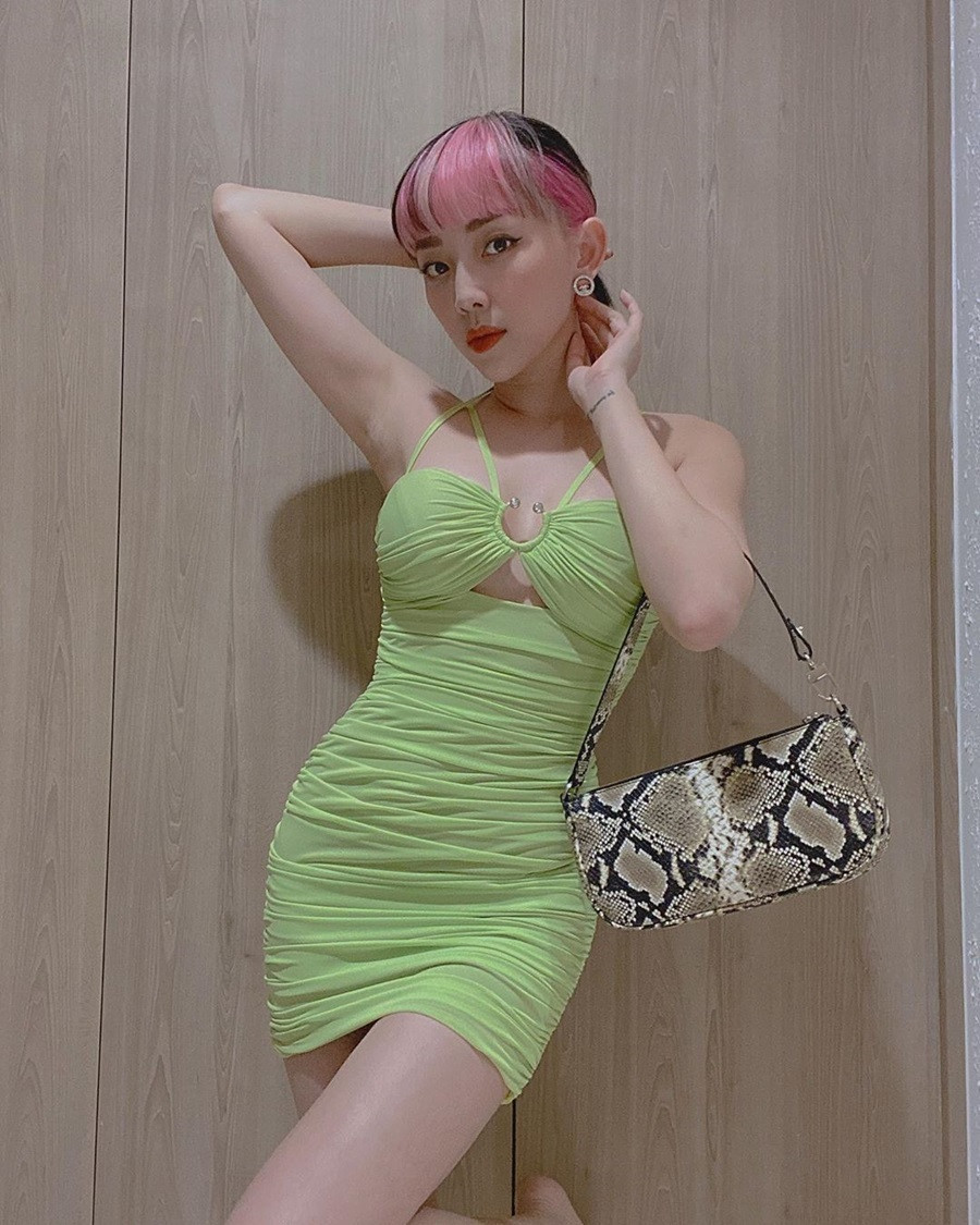 Vóc dáng "chuẩn không cần chỉnh" của Tóc Tiên chính là một thế mạnh giúp cô gây ấn tượng với khán giả bên cạnh giọng hát.