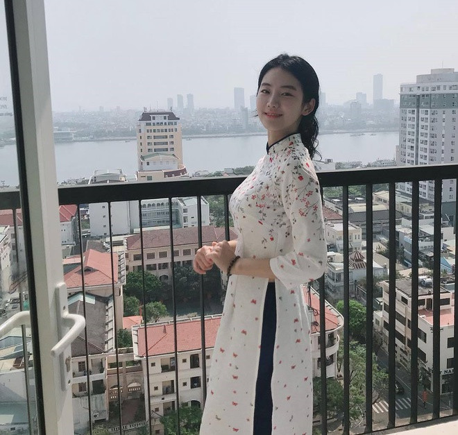 Đầu năm 2019, Park Joo Hyun từng đến Đà Nẵng, Hội An du lịch và diện áo dài.