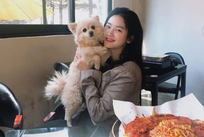 Park Joo Hyun chỉ là "lính mới" trong làng phim Hàn. Năm nay, cô tham gia hai tác phẩm Extracurricular và A Piece of Your Mind.