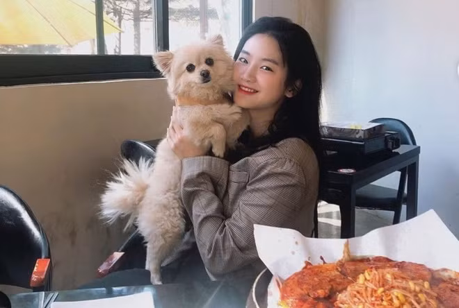 Park Joo Hyun chỉ là "lính mới" trong làng phim Hàn. Năm nay, cô tham gia hai tác phẩm Extracurricular và A Piece of Your Mind.