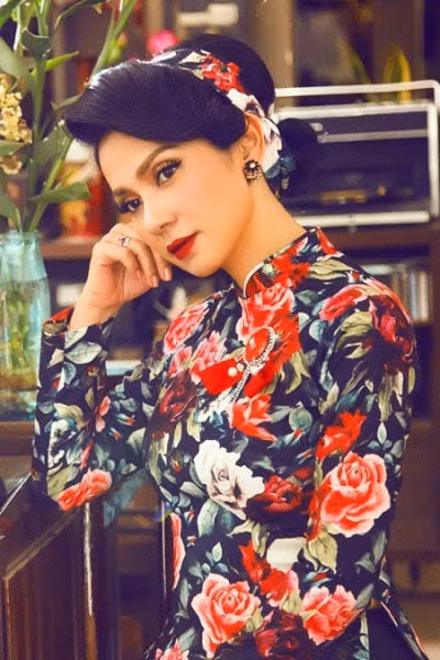 Trong một chương trình truyền hình, nữ diễn viên đã rơi nước mắt nói rằng: “Tới nay tôi nuôi con một mình gần 11 năm rồi mà không dám bước đi bước nữa. Khẳng định luôn bây giờ cho đến nhắm mắt lìa đời cũng không tự tin lập gia đình lần nữa”.