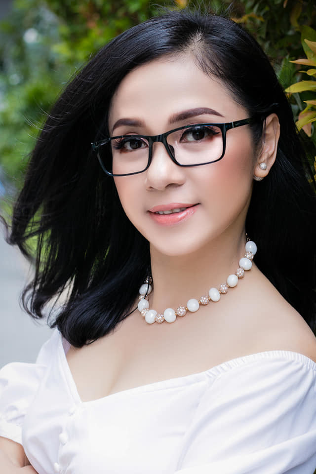  Hình ảnh Việt Trinh tuổi U50.