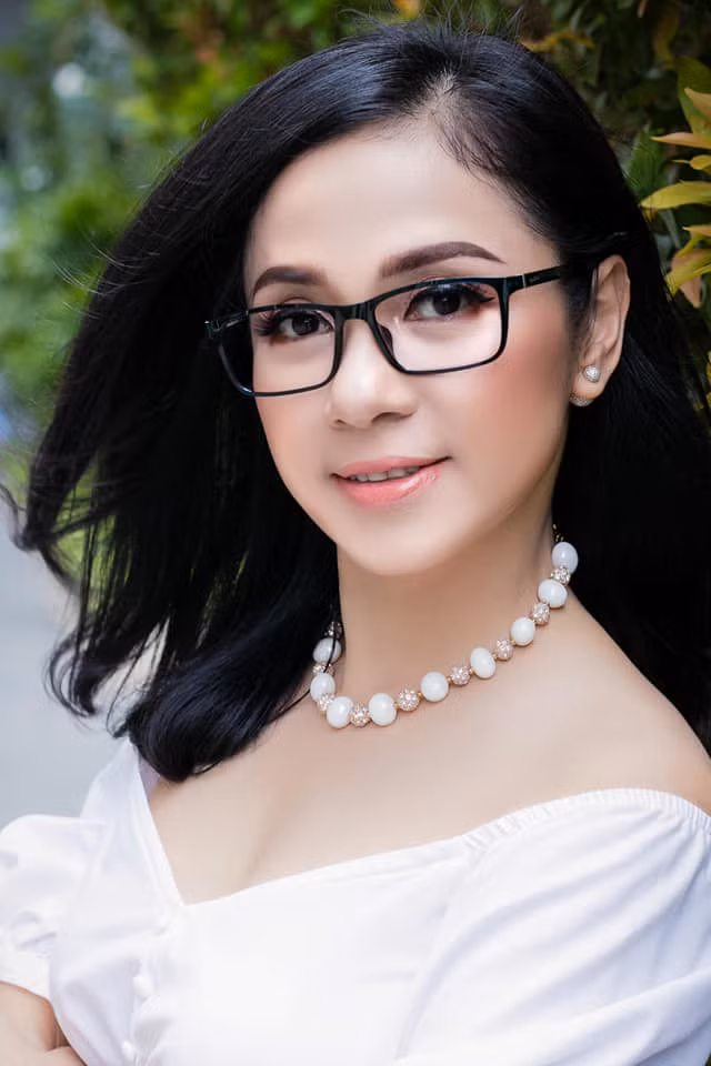  Hình ảnh Việt Trinh tuổi U50.