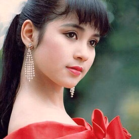 Viet Trinh tre dep bat chap o tuoi U50, tuyen bo doc than suot doi