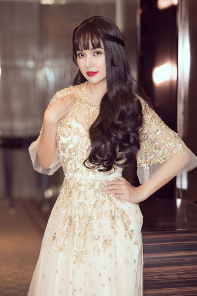 Ở tuổi 48, Việt Trinh vẫn giữ được nét đẹp trẻ trung. Cô thỉnh thoảng nhận lời làm mẫu, tham gia một số gameshow.