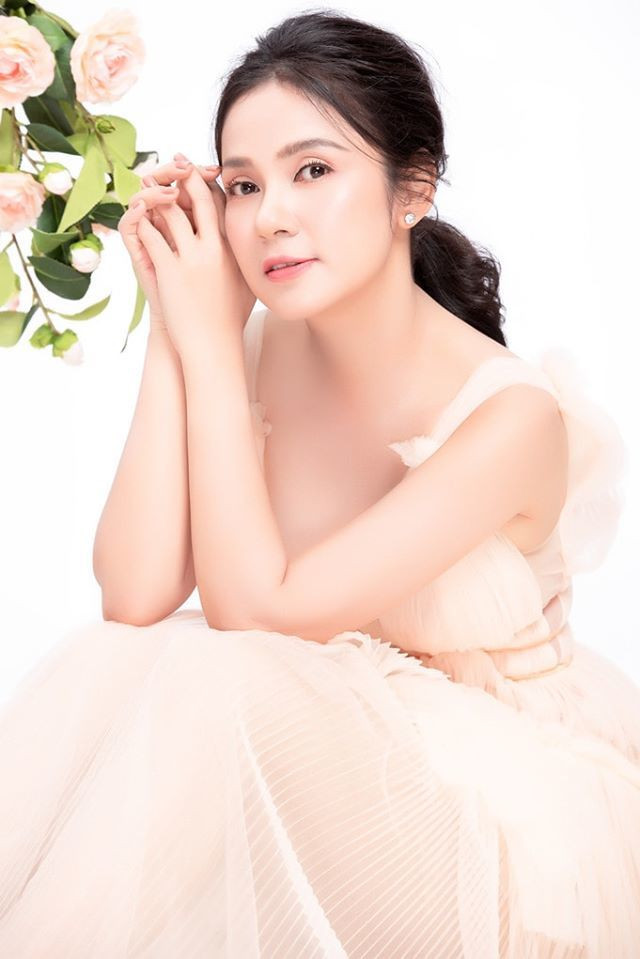 Hiện tại, Việt Trinh tập trung hoạt động từ thiện, một lòng hướng về Phật pháp và hài lòng với cuộc sống cùng con trai 11 tuổi.